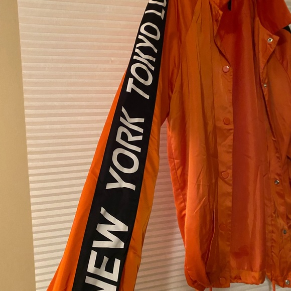 Fashion Capitols of the World windbreaker - Picture 2 of 3